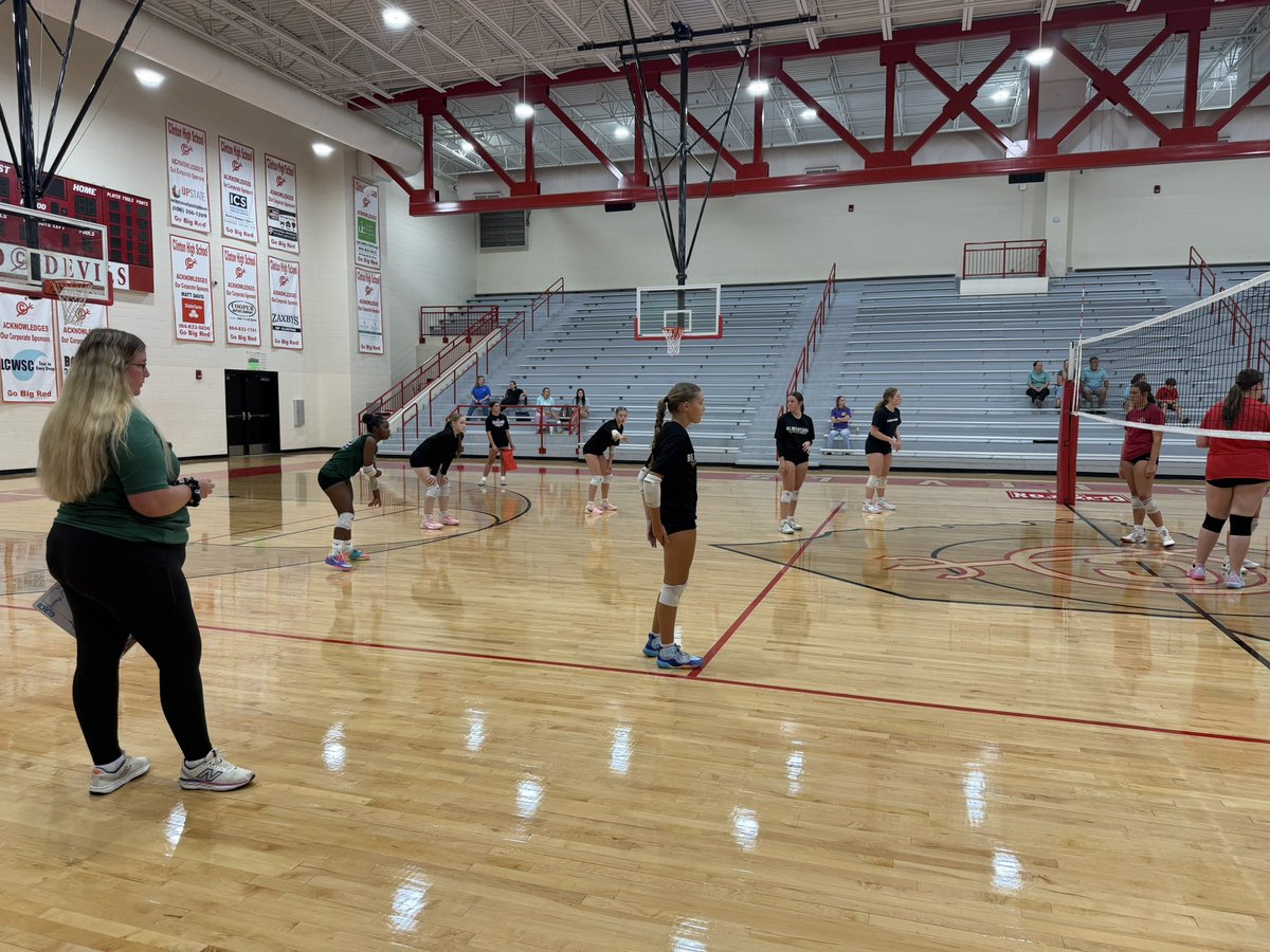 LdhsVb's tweet photo. A cross town friendly today …. One day better! #Raiders https://t.co/nwykx4kmGB