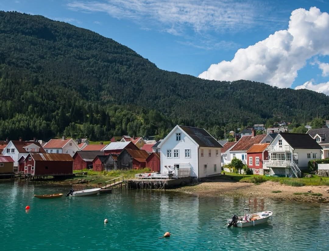 elusive_moose's tweet photo. The Sognefjord 😍 Photo via @VisitSognefjord #Norway https://t.co/0LxuVKK7Sd