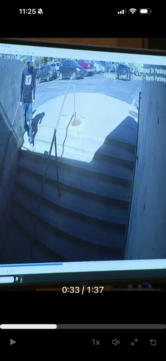 RyanFishName's tweet photo. @BlakeSNeff @chicksonright Both legs are bent. Maybe the gun was broken down in his pants but there’s more than likely not a gun going down either leg. Maybe in backpack. Idk. I legit don’t even think it’s him lmao. https://t.co/QfULbnUNqu