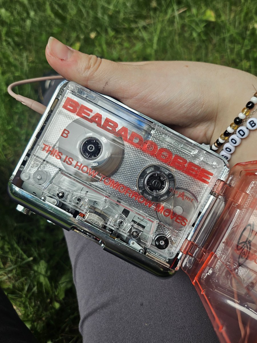 natisxn's tweet photo. this is how the olivia rodrigo cassette player looks like !!!! I use it with batteries :) @LiviesHQ 

sadly dont have a olivia cassette yet waiting in the mail ! I enjoy it a lot. I use my own headphones tho 

my dad more excited about this and asking to borrow to play his own haha !!! 🩵