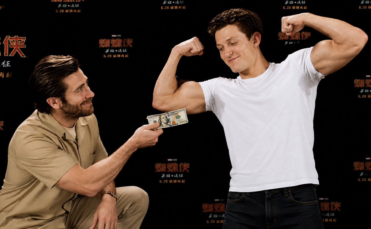 CelebrityBiceps's tweet photo. #jakegyllenhaal #tomholland #biceps jake was so happy to touch tom’s biceps and jake went home and edged himself all night thinking about tom’s arms https://t.co/iEdktyMw71