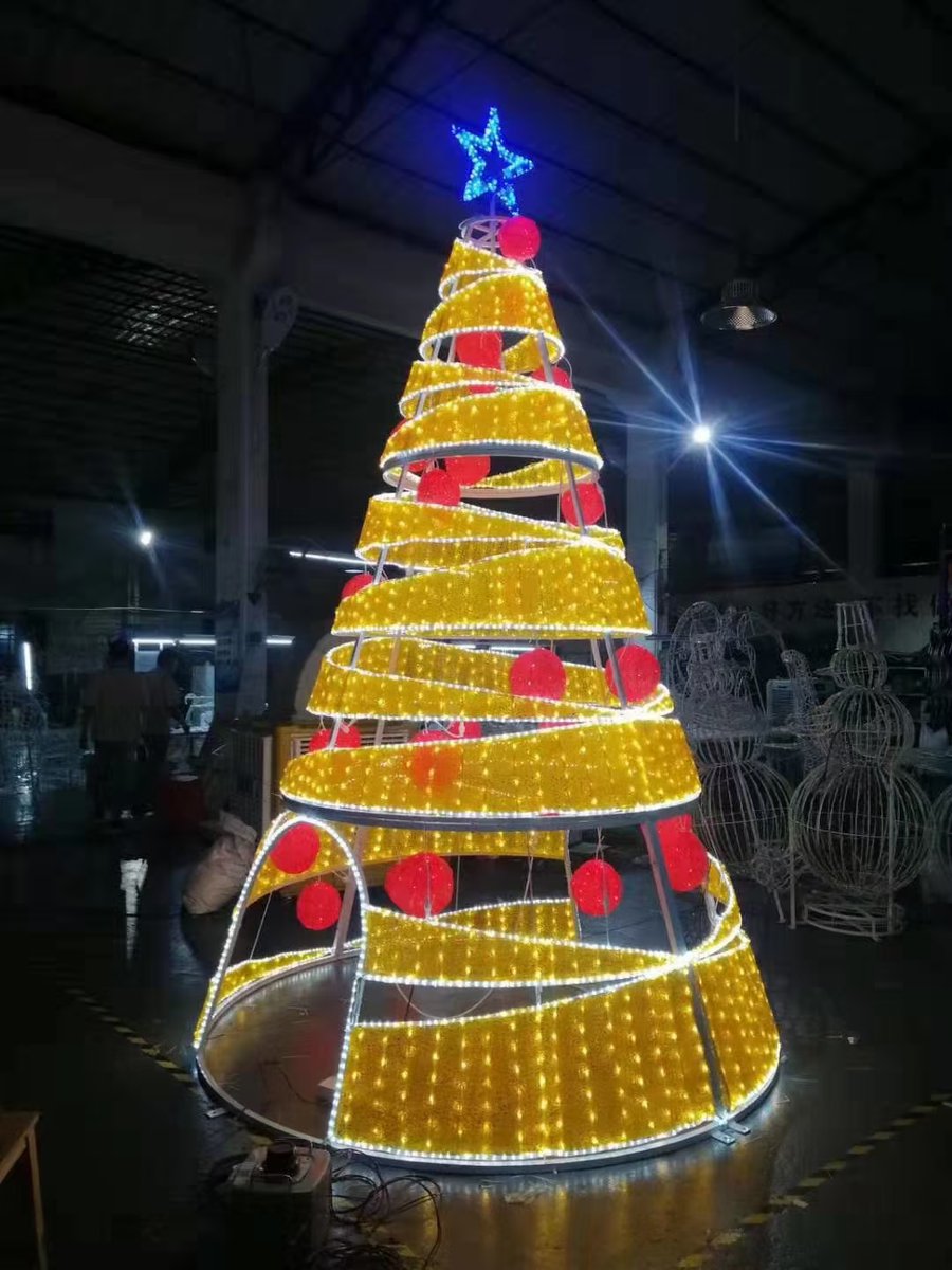 ChaperionLoL's tweet photo. May your days be merry and bright this holiday season!  Sending warm wishes your way!， https://t.co/EDKsyR0Bxq
