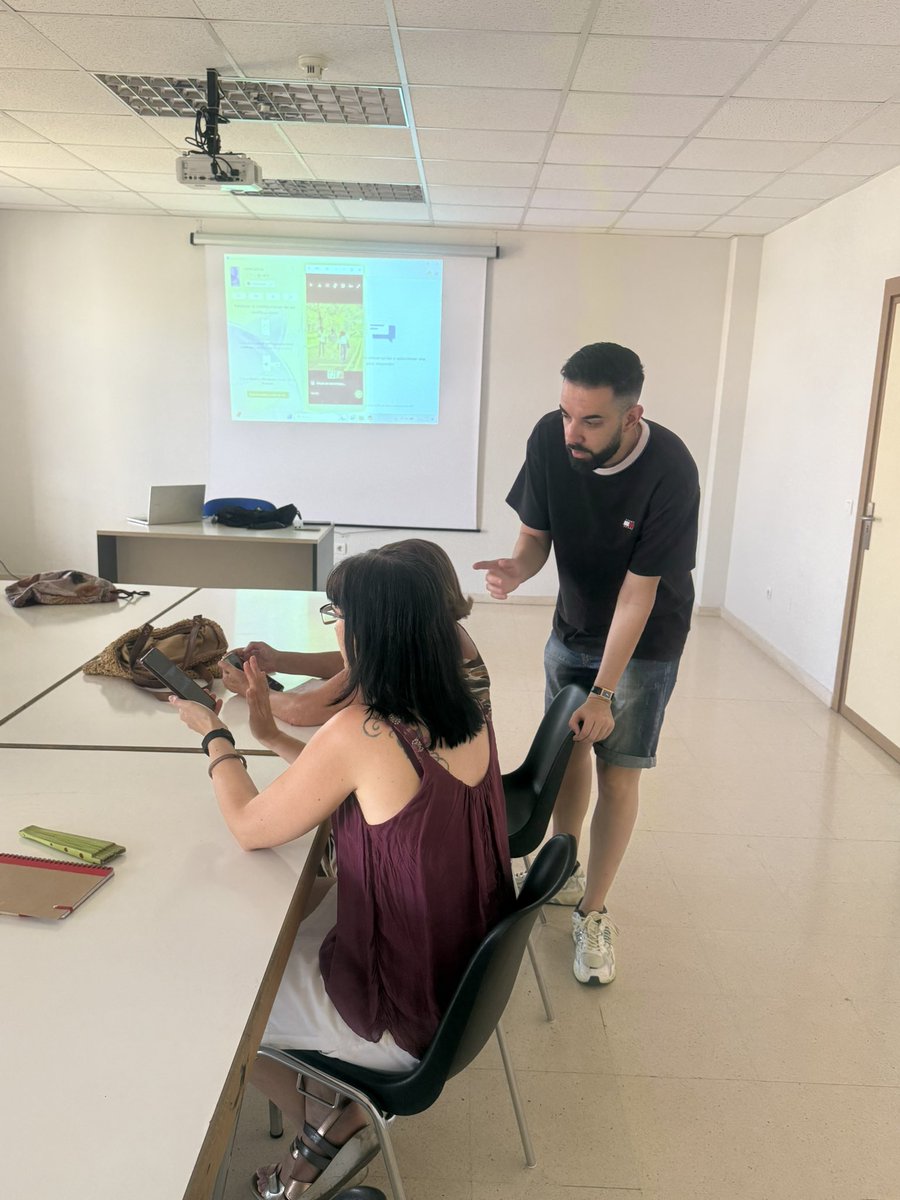 CCult_Guiju's tweet photo. 📱 Finaliza en el Centro Cultural el curso “Apps imprescindibles para móviles”, desarrollado junto a CyL Digital.

Los participantes han aprendido a utilizar aplicaciones esenciales para aprovechar al máximo su teléfono móvil y mejorar sus competencias digitales.

📸 CCult. https://t.co/v5HHTxgzX0