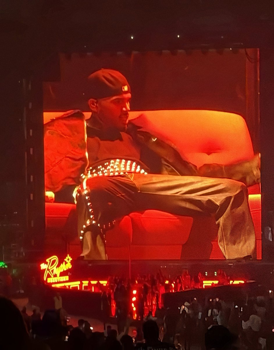 hwloiza's tweet photo. what a nice seat https://t.co/by2agIFxta