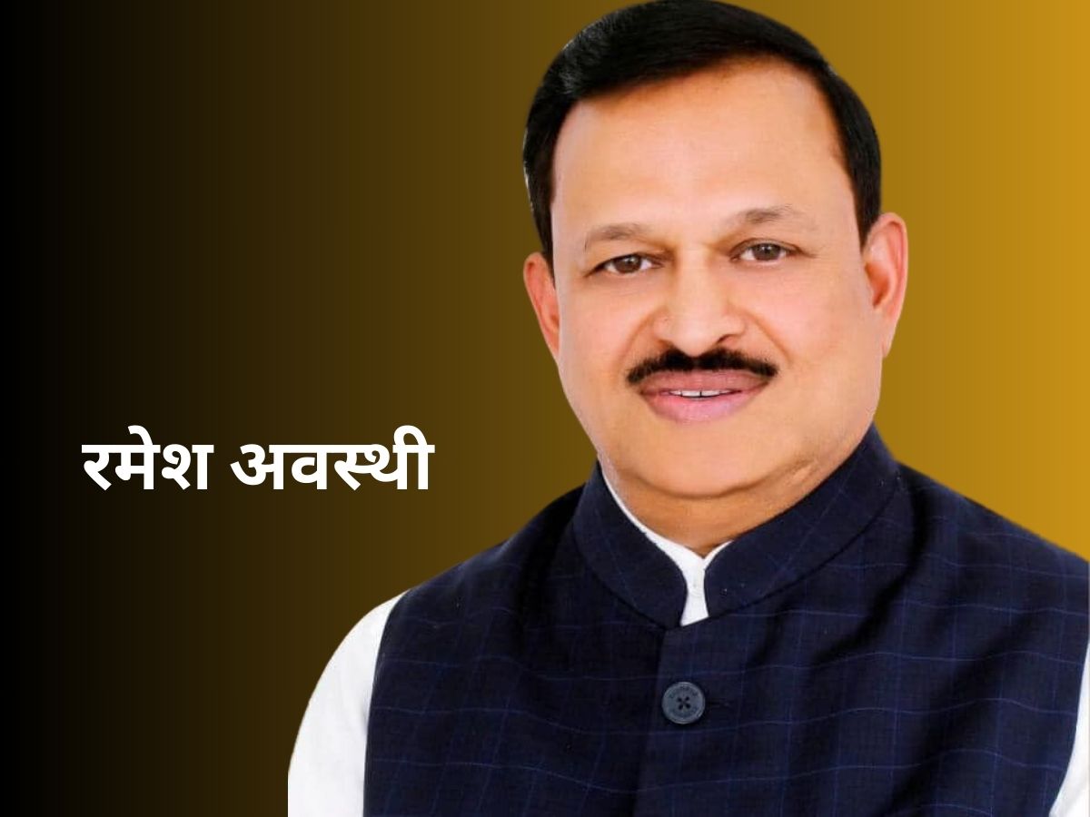 JyotiDevSpeaks's tweet photo. भाजपा सांसद बच्चों को ब्लैकबोर्ड पर न से नरेंद्र, म से मोदी, पढ़ायें तो कुछ नहीं,
सपा विधायक गरीब बच्चों को शिक्षण सामग्री बांटें तो FIR...
ये कौन सा नया संविधान लागू हो गया है देश में?
@AmitabhBajpai https://t.co/IRGyBHG70u