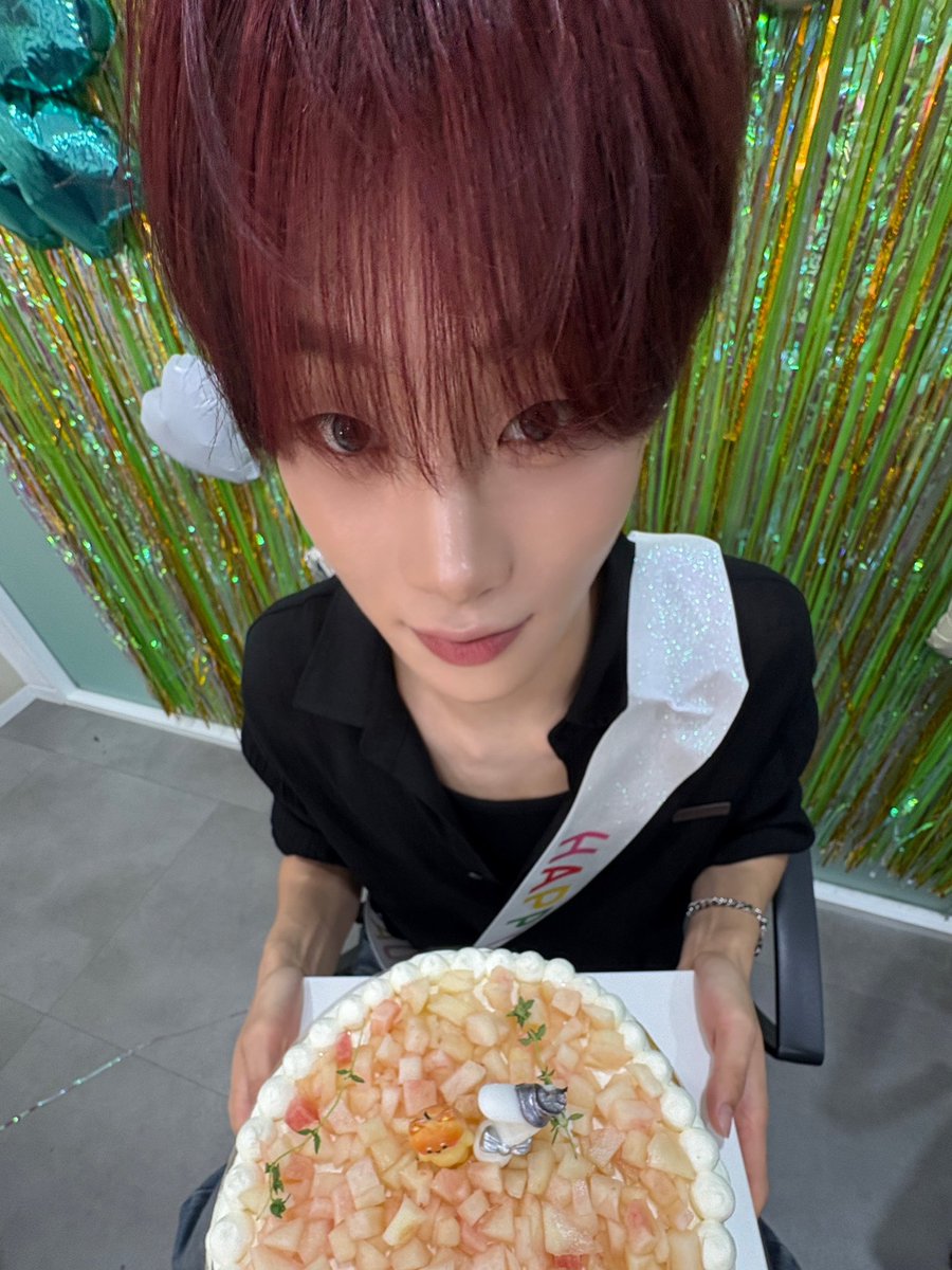 s0ftnyang's tweet photo. [ 💚‘s room♡ 07:07:26 ]

วันนี้เป็นวันเกิดของผมเองครับ🍀 นี่เป็นครั้งแรกนับตั้งแต่เดบิวต์เลยครับ ที่มีคนมากมาย ทั้งเดนจู เมมเบอร์ในวงมาอวยพรวันเกิดให้ผม มันให้ความรู้สึกเหมือนกลับไปวันแรกที่เดบิวต์เลย 

ต่อ

#idntt #아이덴티티
#unevermet #남지운 #namjiwoon
#HAPPYJIWOONDAY https://t.co/6u6K0ljOW5