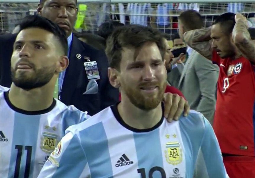 Castro1021's tweet photo. Only Messi would be closer to scoring a 40 yard free kick but miss a penalty…. https://t.co/Ssavyxukyz