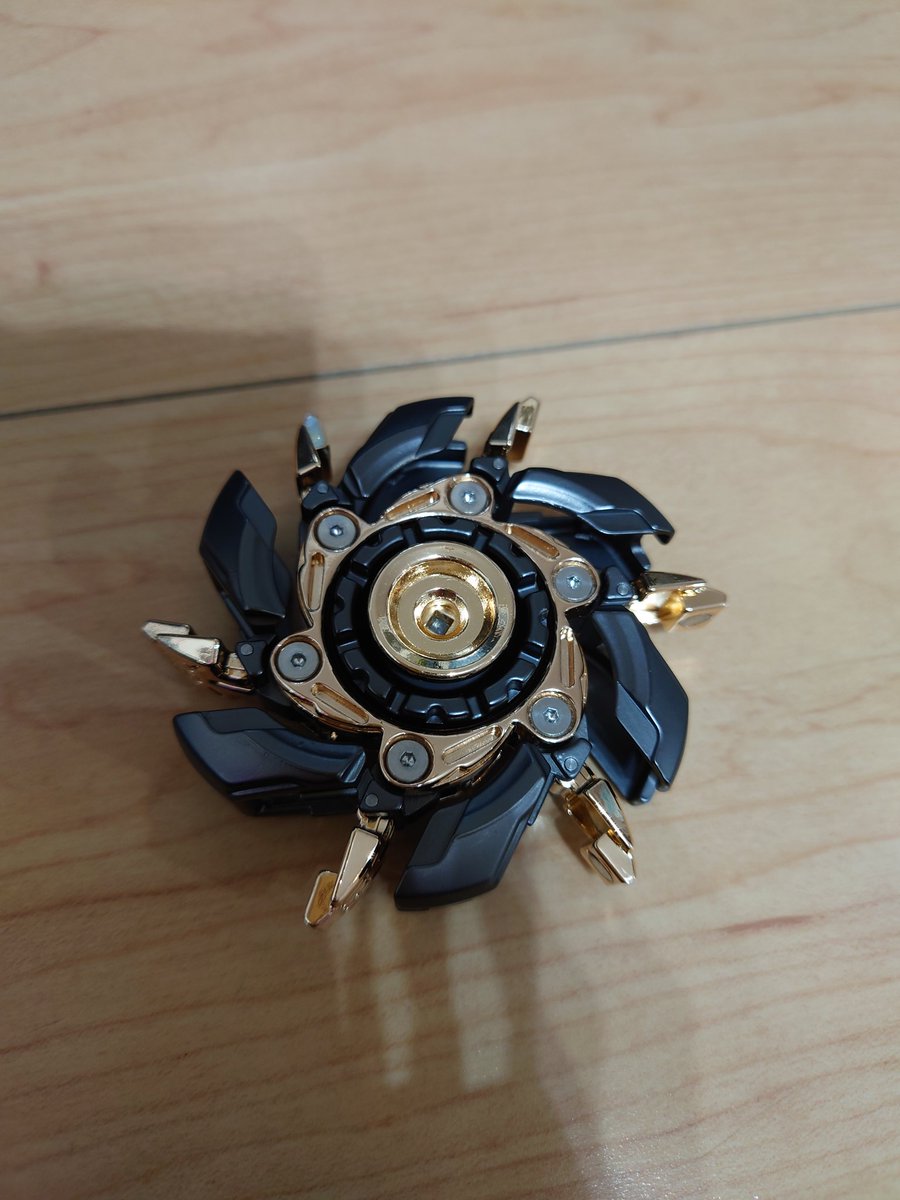 tkplkp's tweet photo. ずっと欲しかった
回すと遠心力で展開するハンドスピナー買った(●´ϖ`●)かっけー
家族にはこのカッコよさは伝わりませんでした！ https://t.co/TKjpKvIk5A