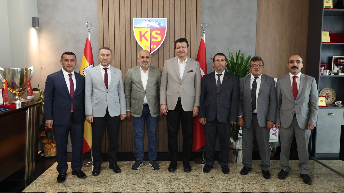 erdalaltuns's tweet photo. Genel Başkanımız Sayın Mahmut Arıkan ve İl Yönetim Kurulu üyelerimizle birlikte, Kayserispor yönetimine seçilen Sayın Ali Çamlı ve kıymetli yönetimini ziyaret ederek hayırlı olsun dileklerimizi ilettik.

Şehrimizin ortak değeri olan Kayserispor üzerine verimli bir istişare gerçekleştirdik, karşılıklı fikir alışverişinde bulunduk. Kayserispor'a sahip çıkmak; Kayseri'ye, birlik ve beraberliğimize sahip çıkmaktır.

Nazik misafirperverlikleri için teşekkür ediyor, yeni yönetime görevlerinde muvaffakiyet, Kayserispor'umuza ise başarılarla dolu bir sezon diliyorum.