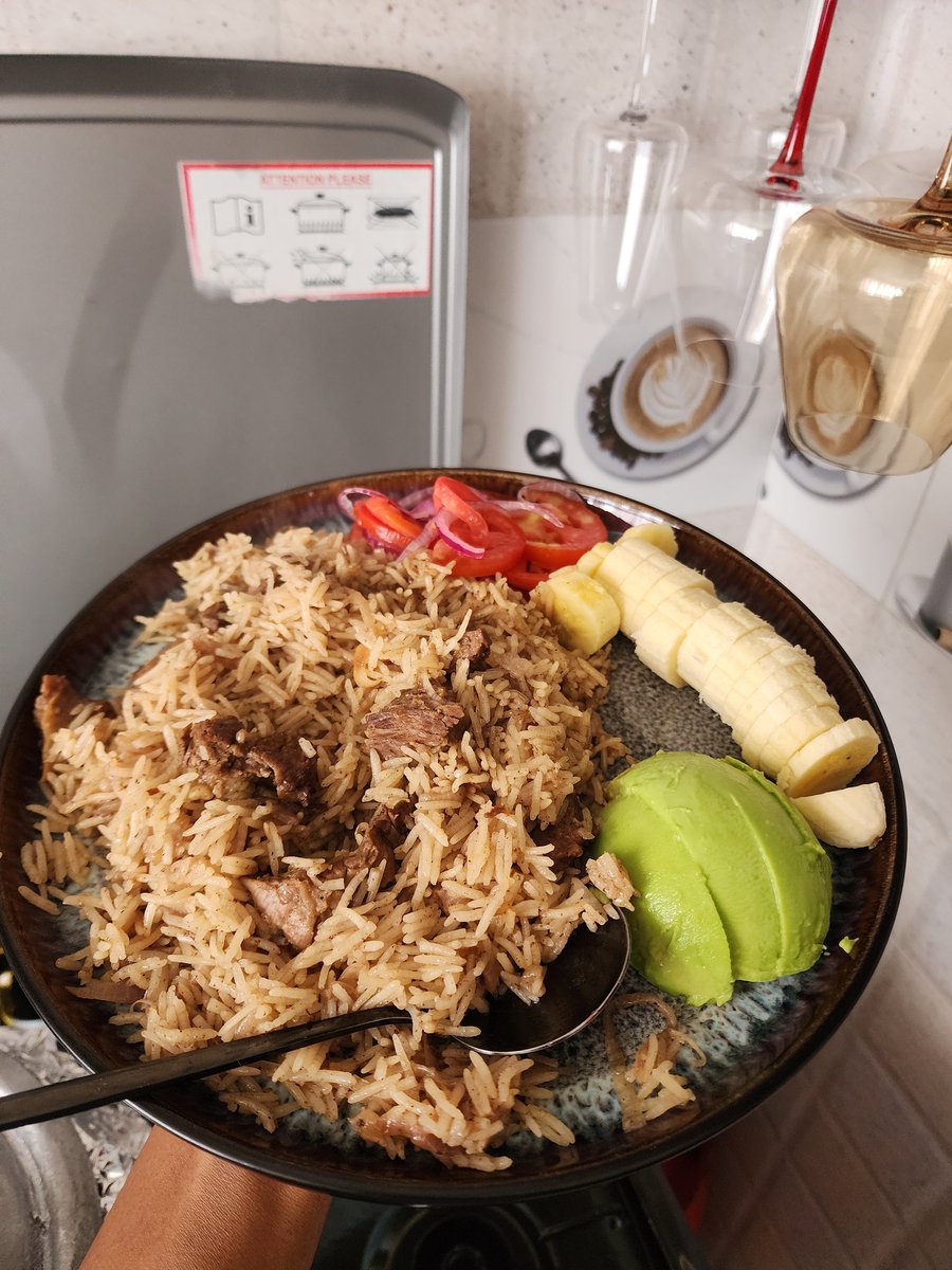 Mercynicky_'s tweet photo. Pilau goes well with banana no one can convince me otherwise.

Anyway mwala nini watu wangu??😋😋😋😋😋 https://t.co/vWlbJ5rDEW