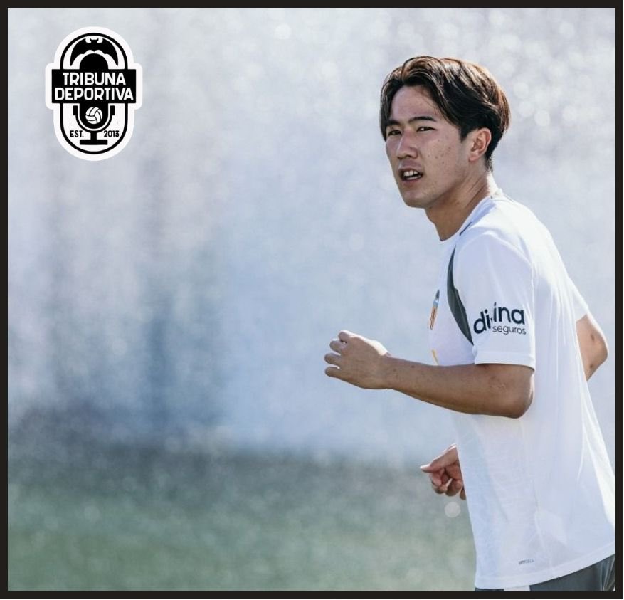 TribunaVCF's tweet photo. 📑 Ryunosuke Sato jugará en el primer equipo del @valenciacf pero será inscrito con licencia federativa de filial 

🗓️ Intención de que se pueda llegar al inicio de liga con trámites OK 

⏳ Los procesos son largos debido a que el visado de trabajo se debe hacer como cualquier otro trabajador al no ser ficha primer equipo 

🔎 El club aprovecha que tiene 19 años para no consumir ficha de primer equipo