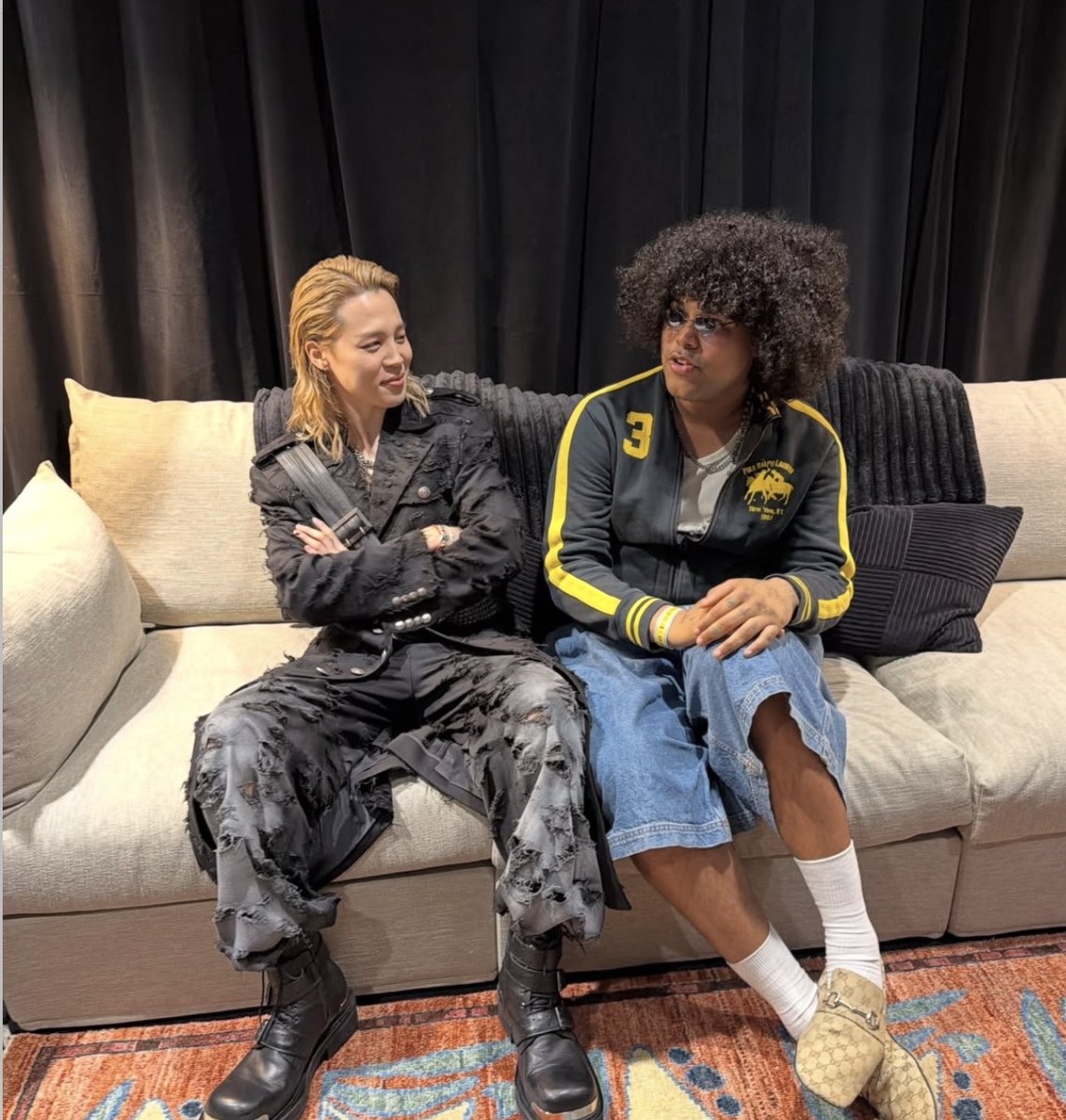 JiminEffectUSA's tweet photo. British singer, Sekou, shares photos of meeting Jimin in London on his Instagram account.

Jimin had previously shared his song "Catching Bodies" on a previous story.

Please engage and leave nice comments

https://t.co/eIDYtENobs https://t.co/1TfHW2T8Vb
