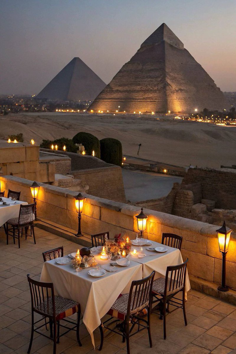 Natursee's tweet photo. Date night in Egypt https://t.co/ajcuDMDWzE