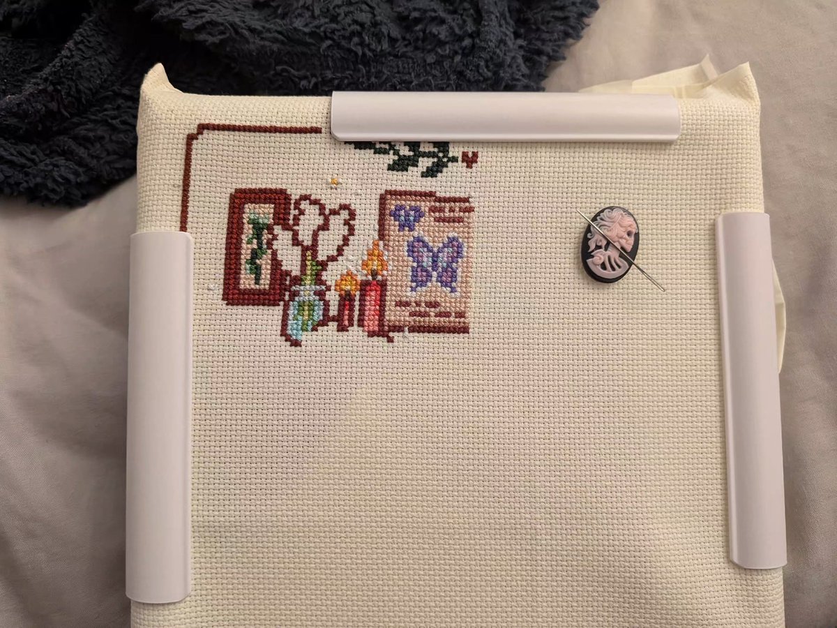 SnuggleBunArt's tweet photo. This one is turning out amazing 🤩 
Pattern: The Herbalist by Loombug on Etsy 
#crossstitch #embroidery #sewing https://t.co/hqmAy5ZW2b