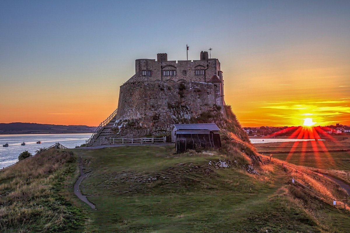 GraemePeacock1's tweet photo. The nicest part of a Holy day, when the hordes of King Canute wannabe submariners have departed, the causeway is closed, calm is restored  &amp; I can get to enjoy the view while perched on a geet big lump of once molten intrusion to watch the sun dip low :) https://t.co/KOeG8VkqEn