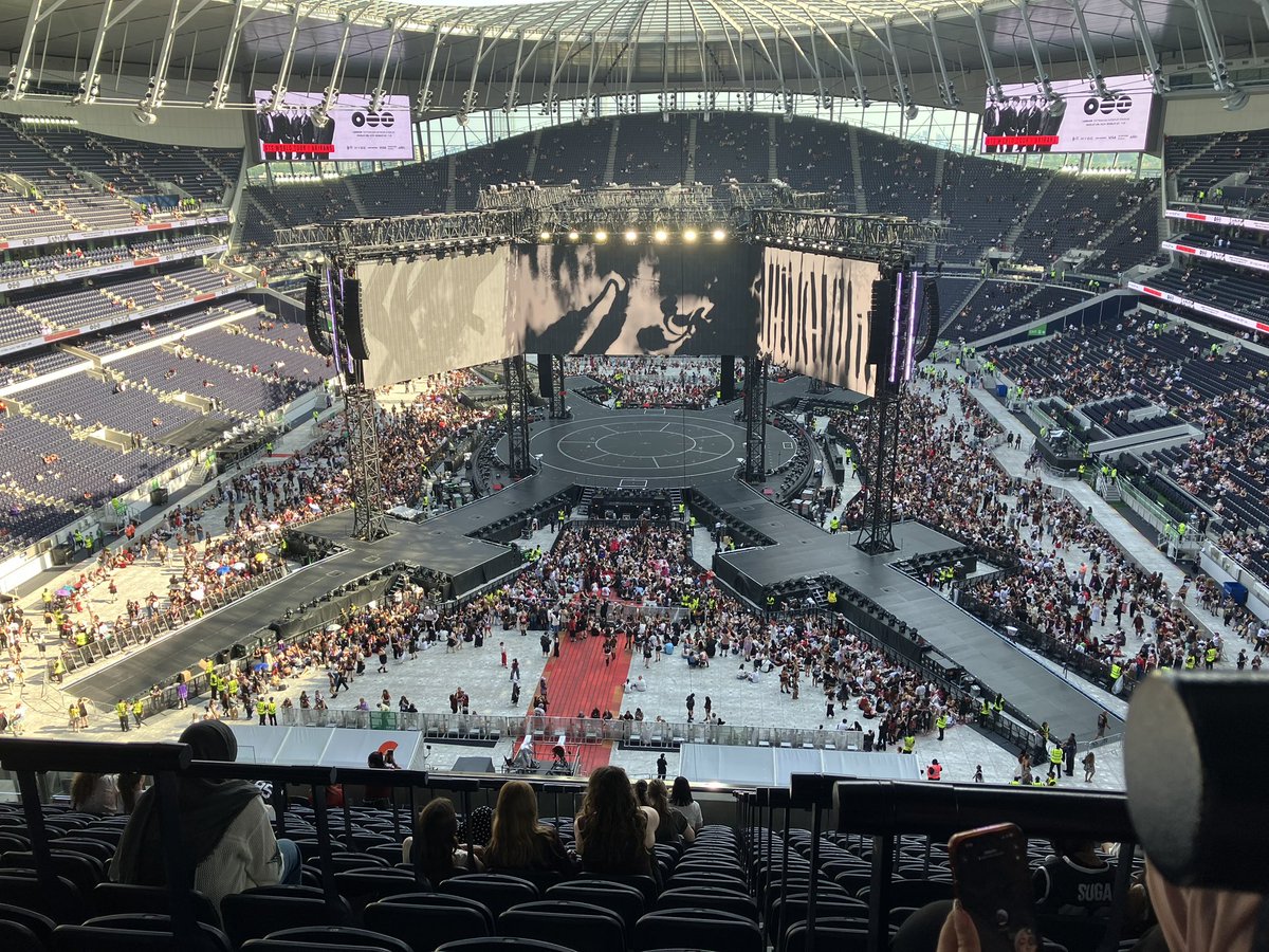 DragonCuddler's tweet photo. Seated and ready
#BTS_WORLDTOUR_ARIRANG_LONDON https://t.co/9j3jstr0em