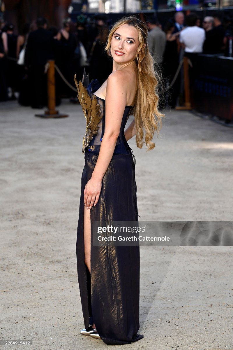 alicespixels's tweet photo. ATHENA INSPIRED at #TheOdyssey World Premiere 🏛️🦉🌊💙⚔️✨ https://t.co/8mbJDF6eTP