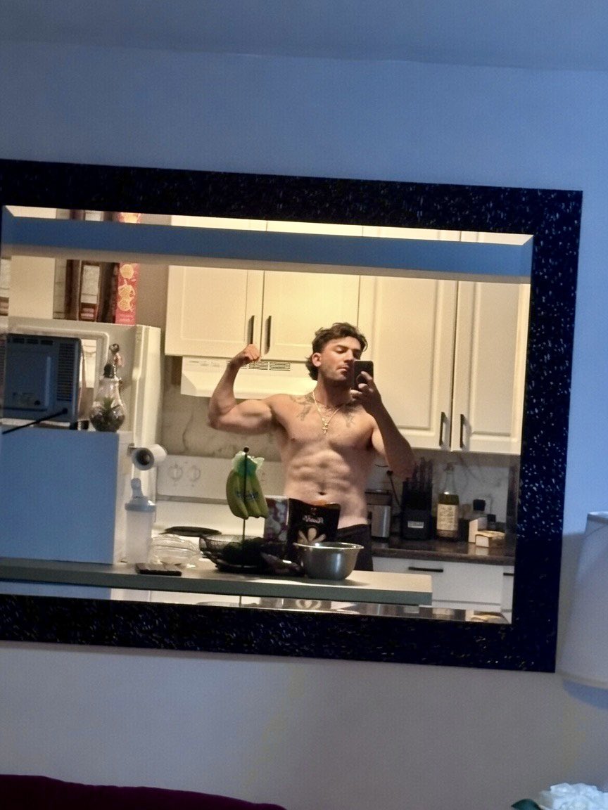 SimmaTV_'s tweet photo. Summer cut coming along nicely 🏋️ https://t.co/nxQ71PrRyf