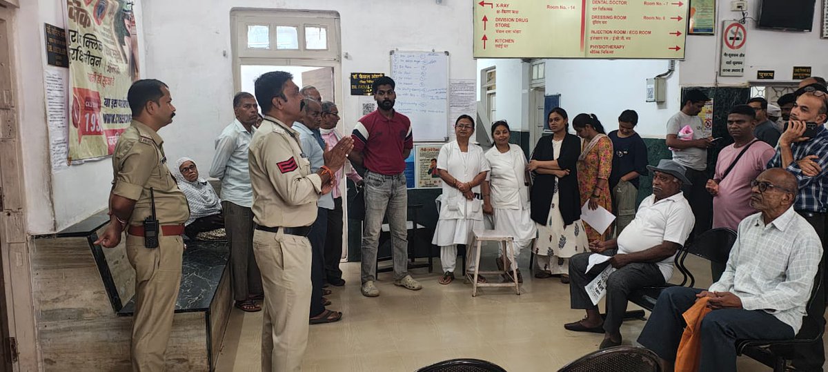 sp_katni's tweet photo. थाना एन.के.जे. पुलिस द्वारा बड़ी खिरहनी स्थित गर्ल्स छात्रावास में छात्राओं को "SAFE CLICK 2.0" अभियान के अंतर्गत साइबर सुरक्षा, साइबर फ्रॉड एवं डिजिटल प्लेटफॉर्म के सुरक्षित उपयोग के संबंध में जागरूक किया गया।
#SafeClick2_0 #SafeClick2026 #CyberSafety #CyberSecurity https://t.co/wrK4yeiTcB