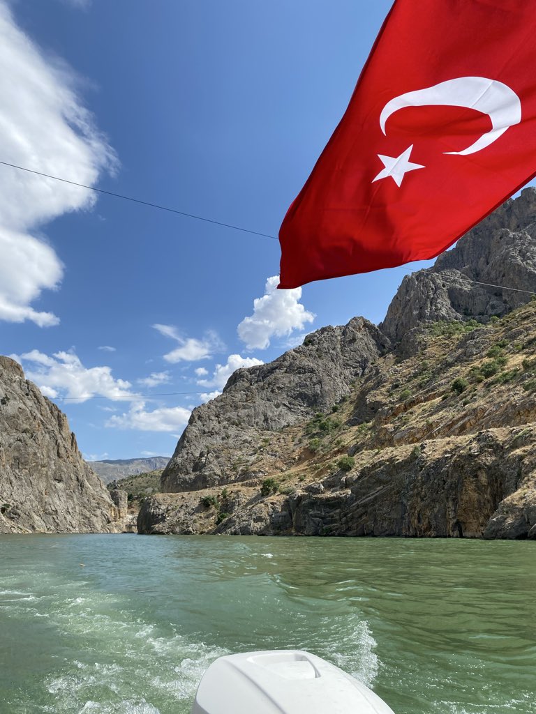 azotisot's tweet photo. Büyüleyici güzellikte…Dünyanın ikinci büyük kanyonu ve eşsiz dokusuyla #Kemaliye
#KaranlıkKanyon
#Erzincan https://t.co/9mbwZxdD1N