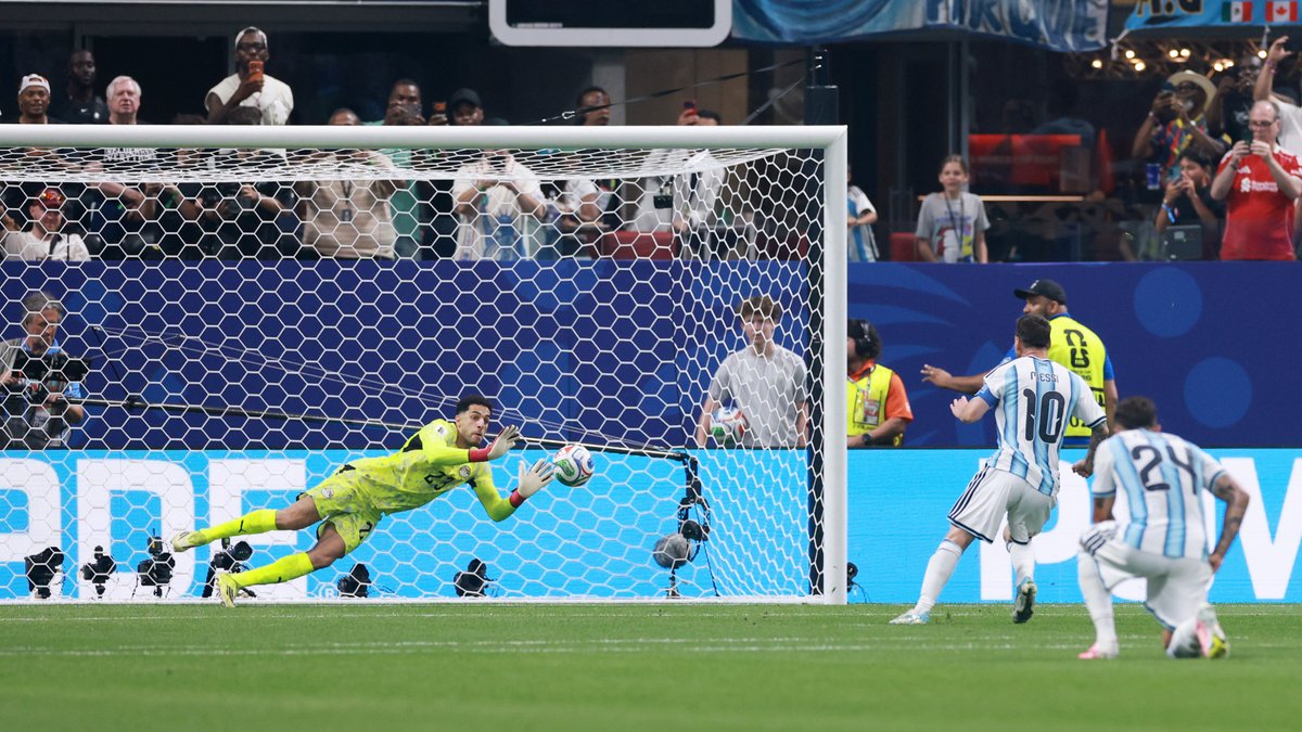 fifaworldcup_ar's tweet photo. هذه للتاريخ يا شوبير 🧤

#FIFAWorldCup https://t.co/B0Jt4RROrW