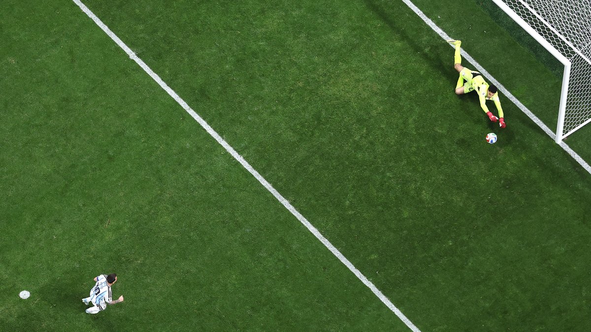 fifaworldcup_ar's tweet photo. هذه للتاريخ يا شوبير 🧤

#FIFAWorldCup https://t.co/B0Jt4RROrW