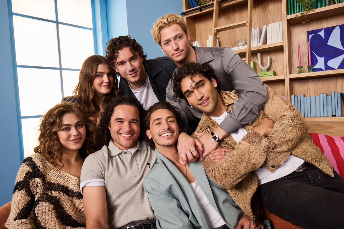 offcampusbra's tweet photo. 🚨| JÁ GANHOU! Off Campus foi indicada na categoria de "Melhor Adaptação Literária" no GoldDerby TV Awards de 2026. https://t.co/ybKxfdxmmJ