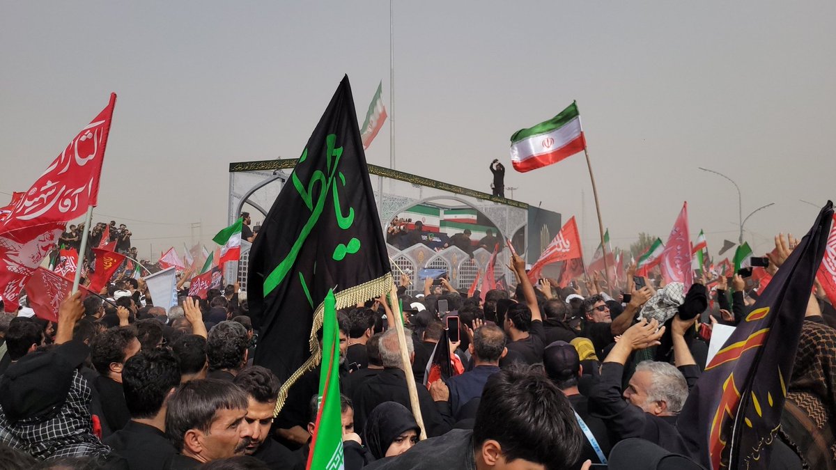 HadyMhmdy53102's tweet photo. امروز، ما دوباره متولد شدیم. تولدی با خون شهید و با بیعت رهبر گام دوم. این تولد، مبارک باد. #باید_برخاست #رهبر_گام_دوم https://t.co/rsRMLnCRe8