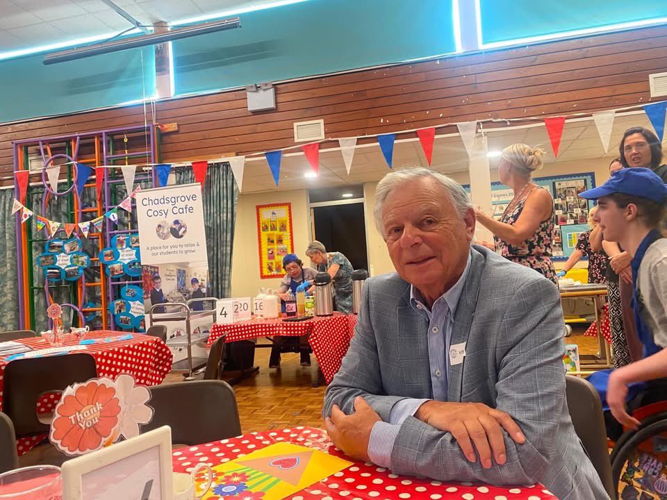 WorcsMasons's tweet photo. Chadsgrove School held a presentation in their  Chadsgrove Cafe - staffed by children &amp; helpers, where people &amp; organisations who have helped the school were honoured with delicious cakes, cups of tea &amp; songs from the choir 
Worcestershire Freemasons Charity contributed £500 https://t.co/dGuS77iNlu
