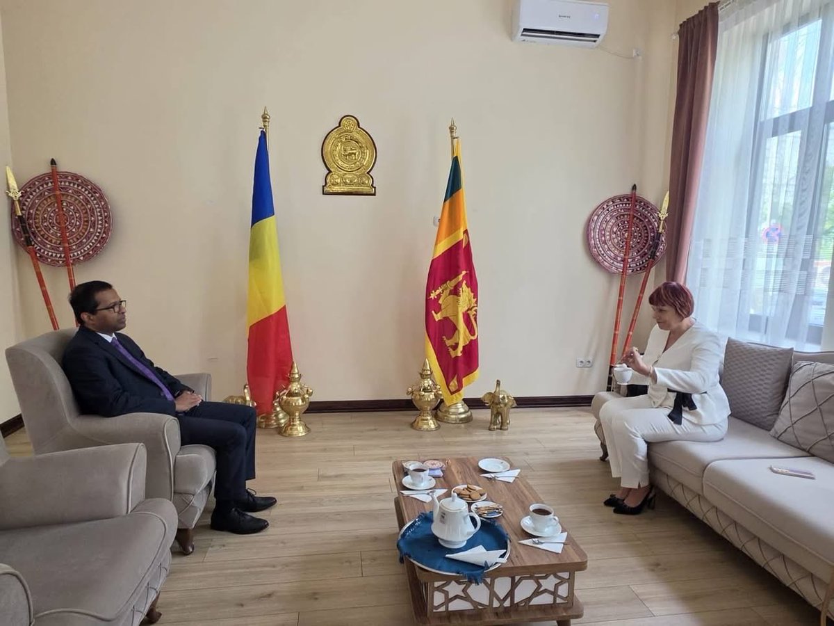 DeputatCDascalu's tweet photo. Am avut onoarea de a fi invitată oficial la Ambasada Republicii Democrate Socialiste Sri Lanka în România, unde am avut o întrevedere cu Excelența Sa, domnul Samantha Pathirana, Ambasadorul R.D.S. Sri Lanka în România.

În cadrul întâlnirii am discutat despre consolidarea relațiilor bilaterale dintre România și Sri Lanka, precum și despre identificarea unor noi oportunități de cooperare în domeniile parlamentar, economic, educațional și agricol.

Am abordat posibilitatea intensificării dialogului parlamentar prin organizarea unor vizite reciproce, schimburi de experiență între comisiile de specialitate și consolidarea Grupului parlamentar de prietenie România–Sri Lanka.

Un alt subiect important l-a constituit dezvoltarea cooperării economice și comerciale, dar și oportunitățile de colaborare dintre universitățile din cele două state, mobilități academice și proiecte comune în domeniul educației.

Îi mulțumesc Excelenței Sale, domnului Samantha Pathirana, pentru primirea călduroasă, dialogul deschis și disponibilitatea de a dezvolta relațiile de prietenie și cooperare dintre România și Republica Democrată Socialistă Sri Lanka.
Cred că dialogul și diplomația parlamentară sunt fundamentul unor parteneriate solide, capabile să genereze proiecte concrete în beneficiul cetățenilor ambelor state. 🇷🇴🤝🇱🇰