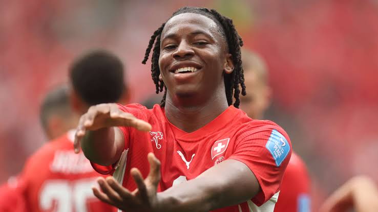 _omky's tweet photo. Newcastle United, Johan Manzambi ile anlaşmaya vardı. Freiburg ve Newcastle United bonservis bedeli konusunda görüşme halinde.  

Oyuncunun en başından beri hayali Premier Lig ve Manchester United'dı, hayallerinden birisi gerçekleşmek üzere.

(@emrecingiler) https://t.co/POkl1rsZ64