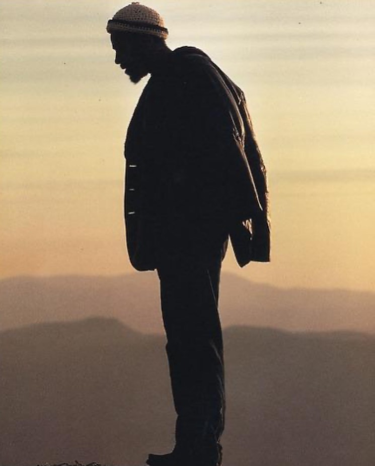 Passionweiss's tweet photo. Marvin Gaye photographed by Annie Leibovitz (1972) https://t.co/4kQ7Me44eL