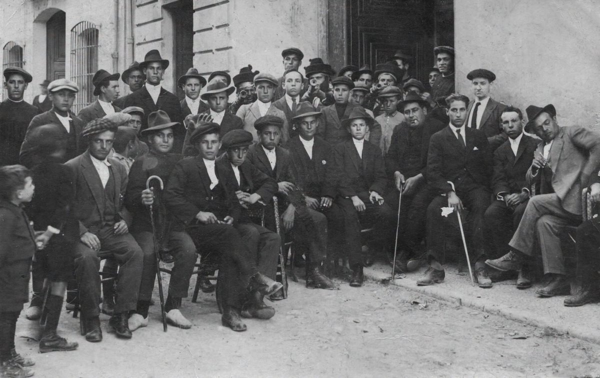 Sanguango1977's tweet photo. Els Peaky Blinders d'Olive
Dècada 1920, la Safor https://t.co/wQSmzYitRz