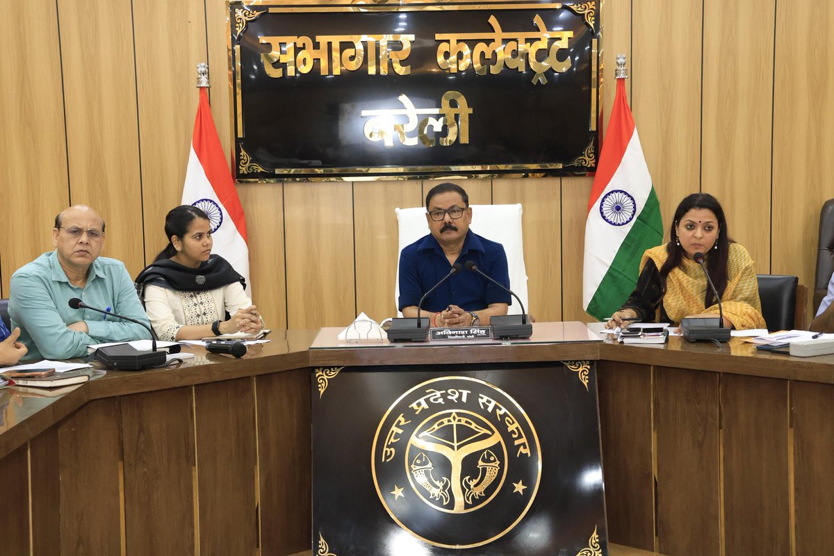 dmbareilly's tweet photo. आज कलेक्ट्रेट सभागार में आईजीआरएस प्रकरणों की समीक्षा बैठक आयोजित कर लंबित एवं गुणवत्तापूर्ण निस्तारण सुनिश्चित करने हेतु संबंधित अधिकारियों को आवश्यक दिशा-निर्देश प्रदान किए। https://t.co/vSecsGmTbX