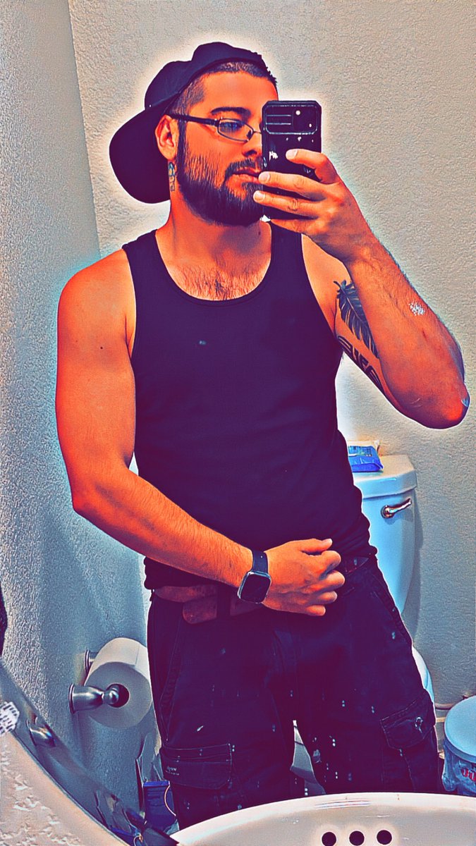 KYzaddy93's tweet photo. Today I’m 33, cancer ♋️ gang 7/7. Show me some love or send me a treat in the DM 🙃 https://t.co/sS19a2U0Y2