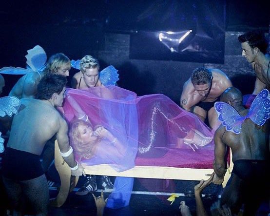 UNDERMYSKlNS's tweet photo. the way mariah was giving confessions ii here… https://t.co/KeL6OoiSKF