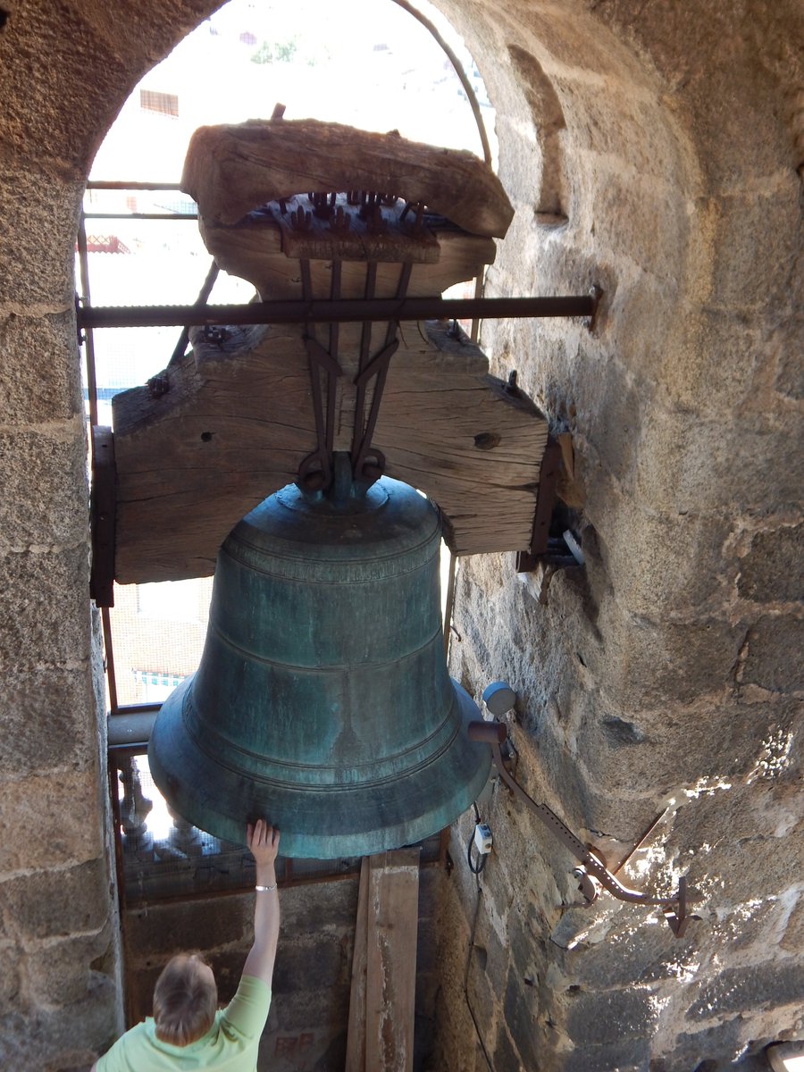 BronceVoz's tweet photo. Conjunto de campanas de Almorox (Toledo), dos campanas del siglo XVI, una del XVII y otra de 1890.
https://t.co/Ut2cF2XmSj https://t.co/GVUnl4DsMA