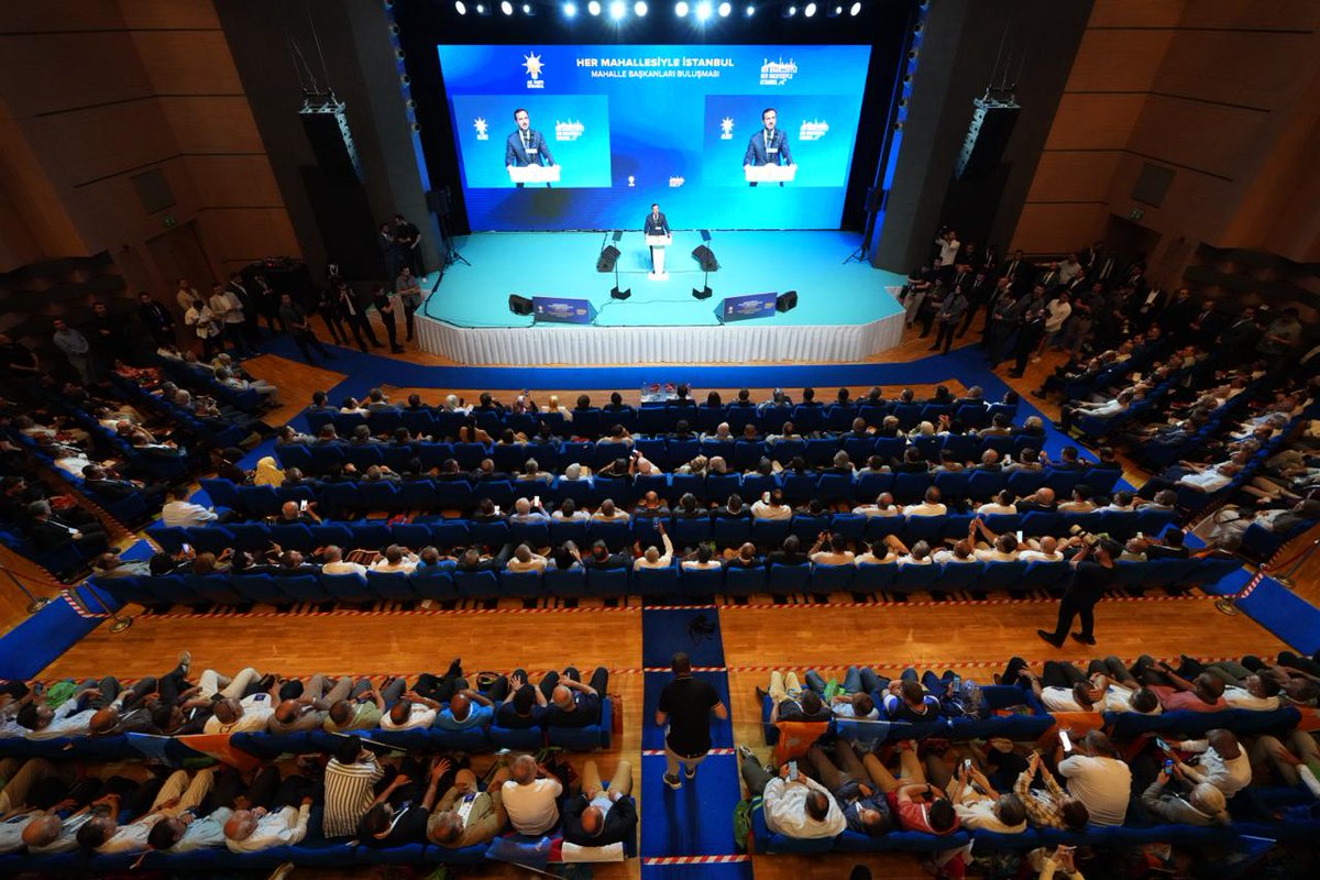Umitkahyaoglu's tweet photo. Bakan Murat Kurum, AK Parti İstanbul’un Mahalle Başkanları ile buluştu
https://t.co/t4q4EfZxuH @akpartiistanbul @murat_kurum @abdullahozdemir https://t.co/68gssoqgz4