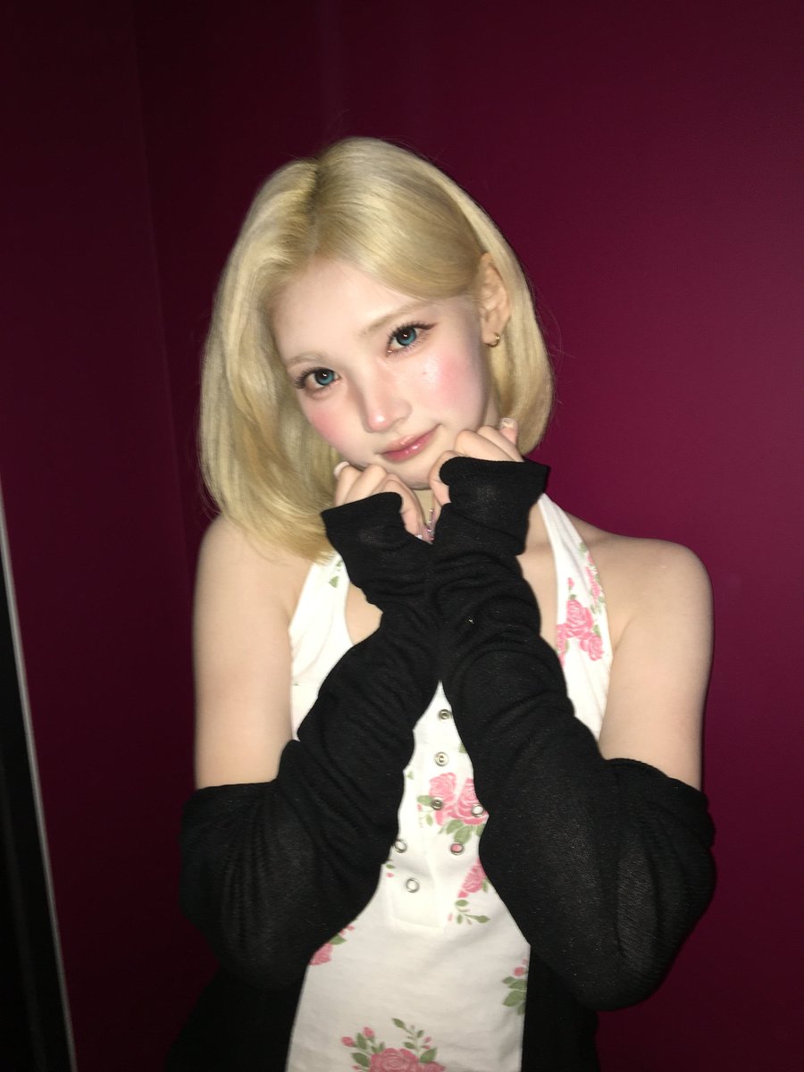 translatingH2H's tweet photo. 🌟 Weverse Post 260707 | #지우
#JIWOO : 🌸🌷🤍
(1 of 2)
#하츠투하츠 #Hearts2Hearts https://t.co/ZbW0s4W2rm
