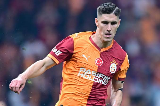 _omky's tweet photo. Galatasaray’da millî takım kampında bulunan futbolcular, 20 Temmuz’da takımla birlikte çalışmalara başlayacak. Roland Sallai’nin 13 Temmuz’da, Victor Osimhen’in ise 10 Temmuz’da çalışmalara dahil olacak.

(@Erdmackgz69) https://t.co/s6bBzXFtM1