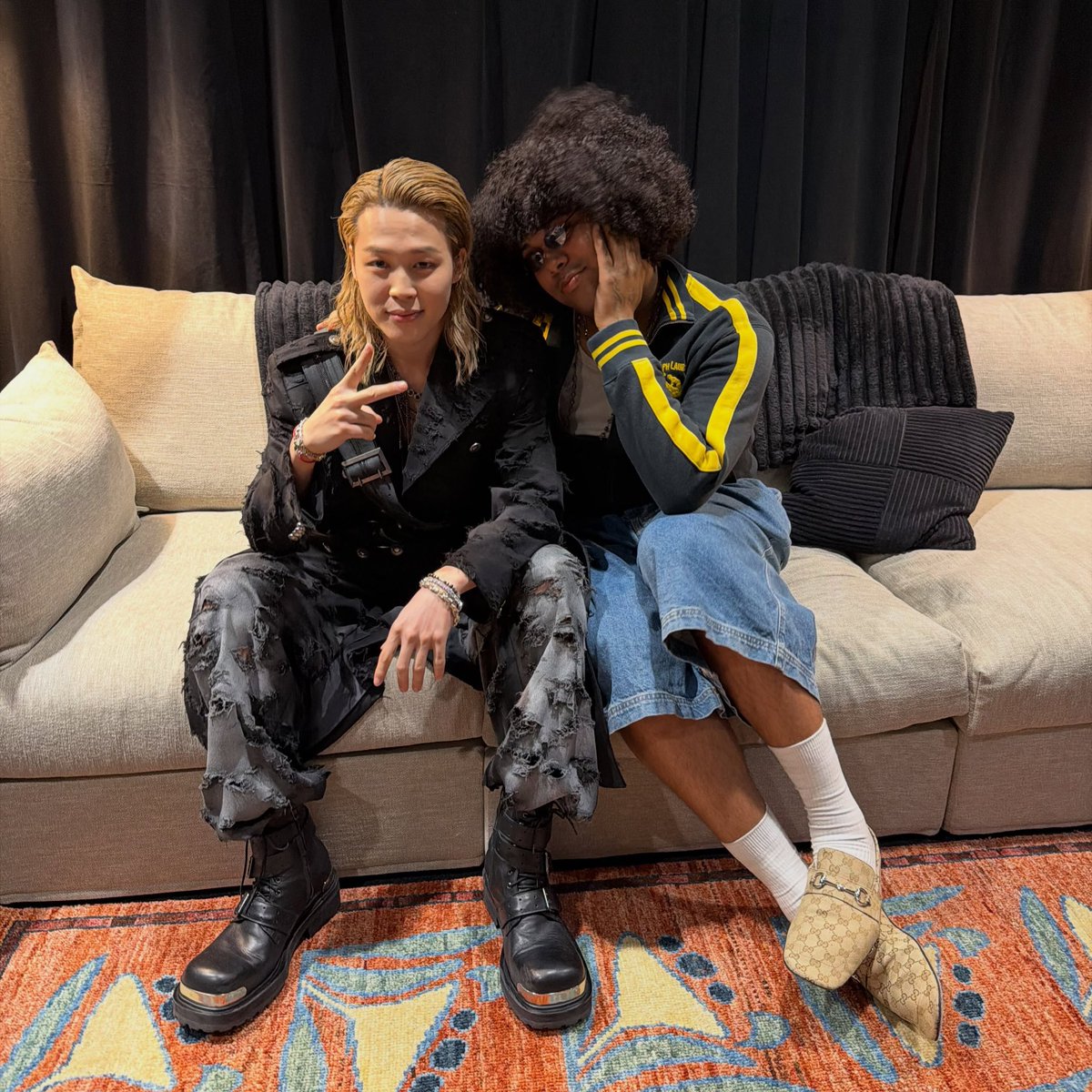 JiminGlobal's tweet photo. R&B singer-songwriter and BRIT Award-nominated artist Sekou shared new photos with Jimin, revealing that Jimin invited him to attend the BTS WORLD TOUR in London!

🗣️ “IT HAPPENED!! @ j.m I’m such a BTS fan this is crazy. @ bts.bighitofficial thank you for inviting me to your show, thank you for my gift as well. It was honestly so inspiring to watch you guys. I’ve never seen a show like that wow!!!!!!!!!!”

For those who may remember, Jimin previously featured Sekou’s song “Catching Bodies” on his Instagram post! 🥰