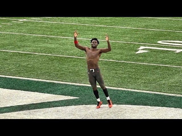 TenPointPG's tweet photo. @Coach_Yac Agree 💯 

He may never play again 

Just like another idiotic receiver that we all know https://t.co/d8FFUogc7O