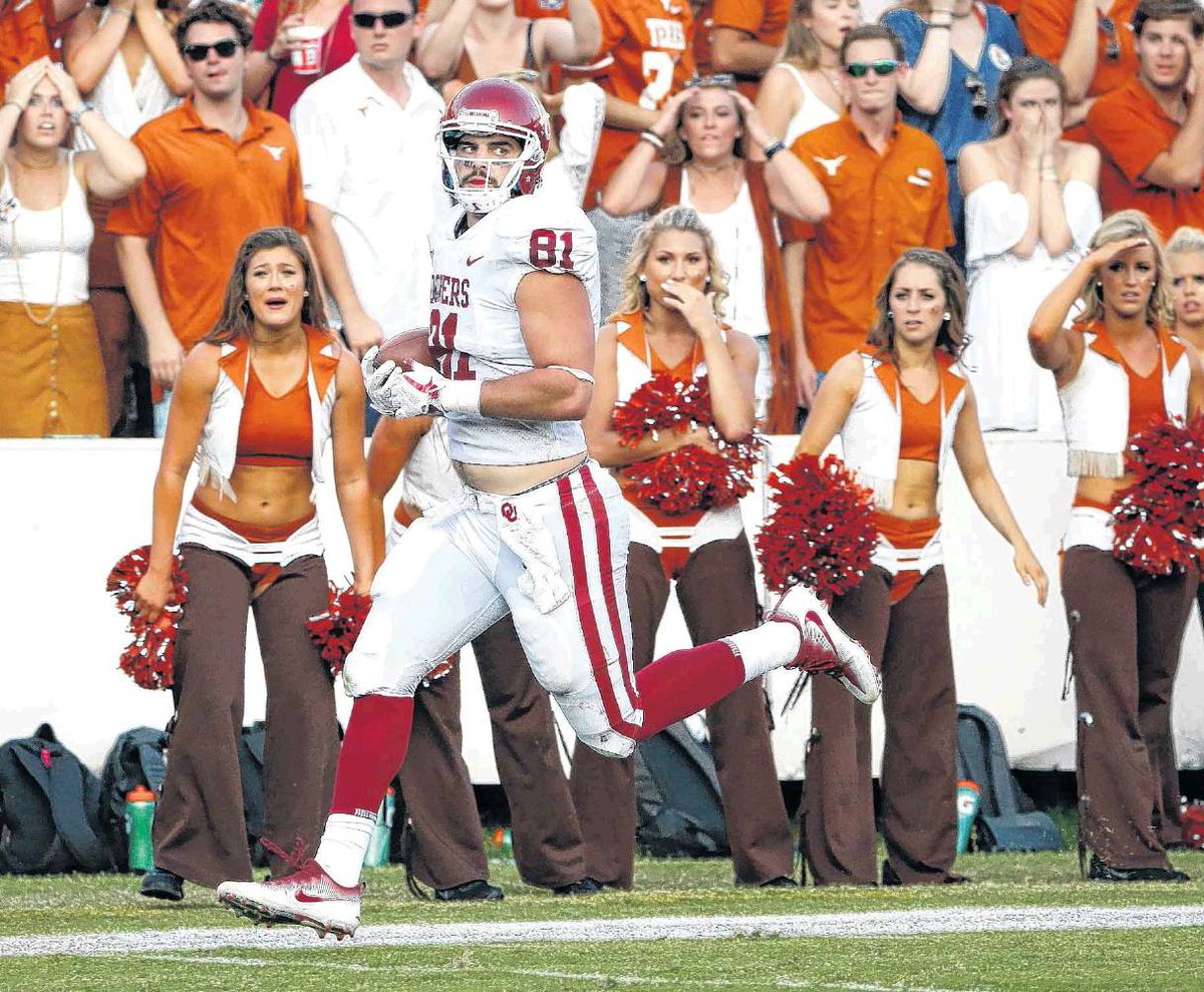 mfosterftw's tweet photo. @KREFsports This shot from that play is on my screensaver. The despair in the background is delicious. https://t.co/LPmlOjMk63