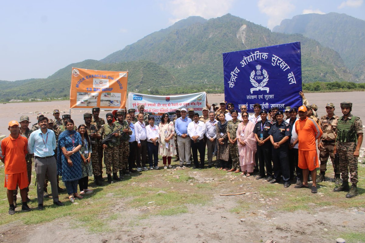 13Bnndrf's tweet photo. The 13th Battalion NDRF conducted a joint mock Flood Water Rescue (FWR) exercise at Nambla near Salal Dam, Jyotipuram, District Reasi (J&amp;K), to enhance inter-agency coordination, operational preparedness, and emergency response capabilities for the monsoon season.
@NDRFHQ https://t.co/xC1TA9CNhq