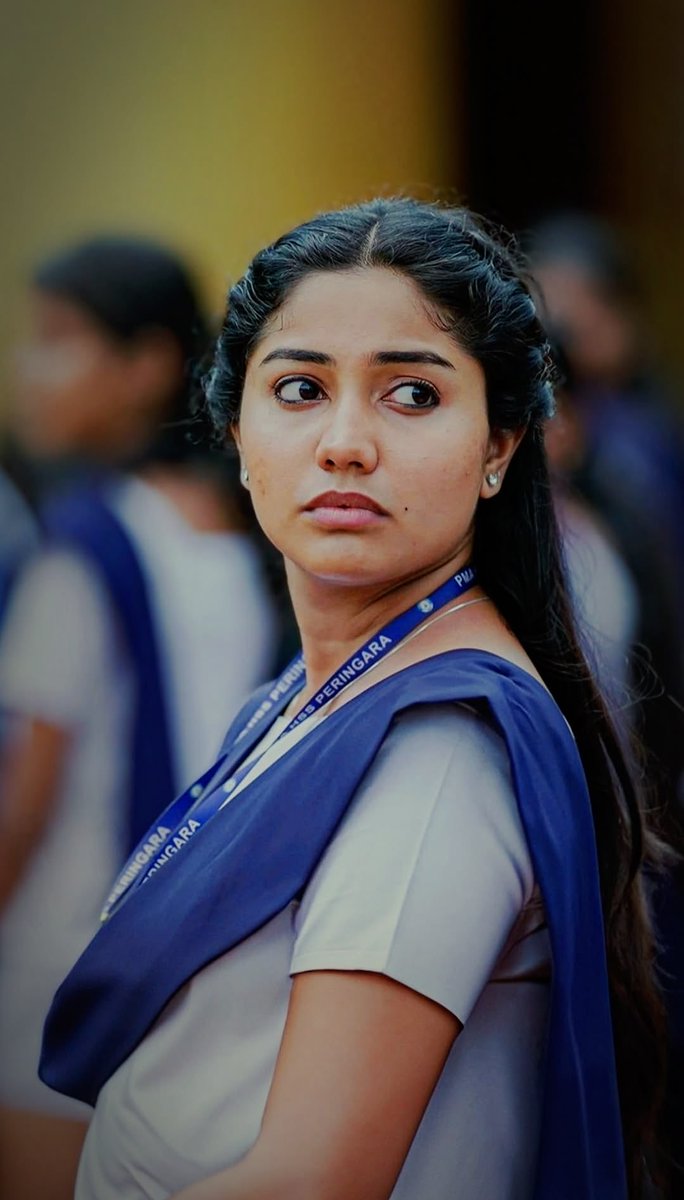 ITZmeeMari1's tweet photo. School dress la nalla irukale 😍😍 https://t.co/Y2o50On3XV