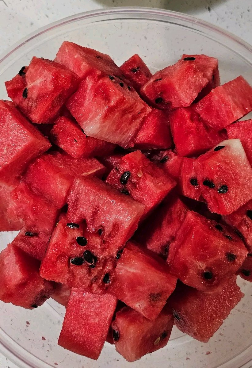 healthhubHQ_'s tweet photo. As a man,

Never skip a single day without watermelon or garlic.

When eating watermelon, always consume it with the seeds — they’re loaded with the good stuff.

This habit hits different, especially below the waistline. https://t.co/3ukdMZBOMW