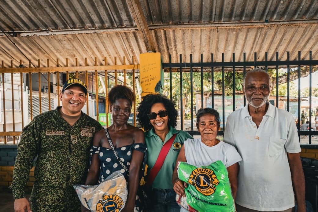 ArmadaColombia's tweet photo. Con el firme propósito de contribuir al bienestar y mejorar la calidad de vida de las comunidades más vulnerables del principal puerto del Pacífico, la Armada de Colombia a través de la Brigada de Infantería de Marina No.2, en articulación con entidades públicas y privadas, lideró dos jornadas de bienestar en el Distrito Especial de Buenaventura, Valle del Cauca, enfocadas en atención médica integral y veterinaria.