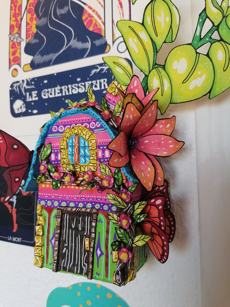 Pompom_verte's tweet photo. Elle est fini ✌️ 100% papier et carton 0€ de dépensés https://t.co/jtFtoP7PAf