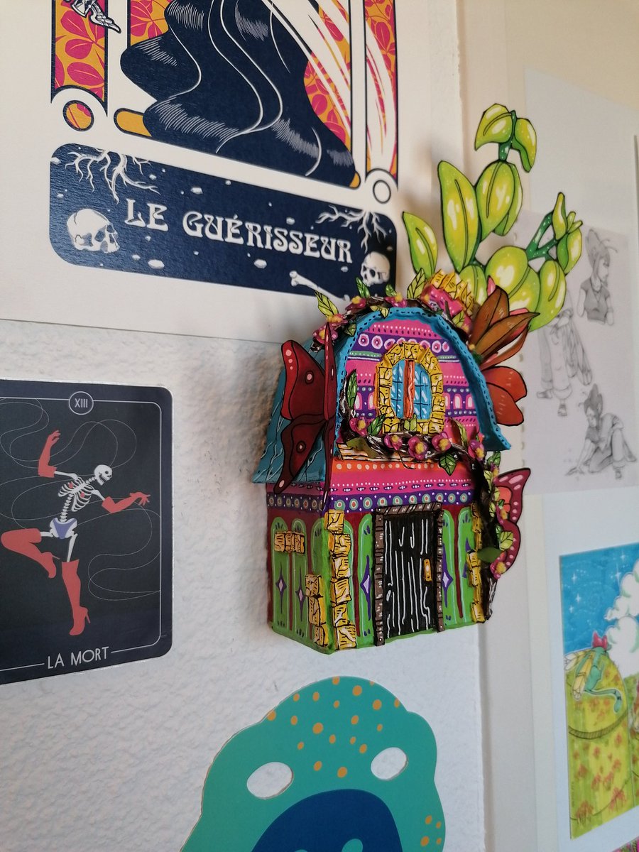 Pompom_verte's tweet photo. Elle est fini ✌️ 100% papier et carton 0€ de dépensés https://t.co/jtFtoP7PAf