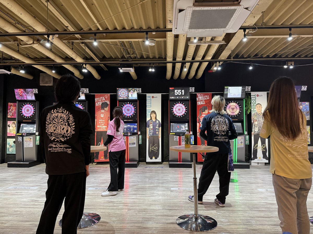 futagodarts's tweet photo. 本日JAPANリーグの為三木ZEROへ🚙今日は首位との対戦⚔️勝ちたい！皆めちゃ燃えでした🔥結果は6-9で惜しくも敗退🏳️わい01で投げ感がズレて戻せなかった😭最終戦で戻せたけど大事な所で結果残せなかったのはまじで悔しい😭残り勝ちまくって巻き返すぞ💪頑張り物語📖BDNお菓子有難う✨
#ダーツ https://t.co/HoFAATu1On